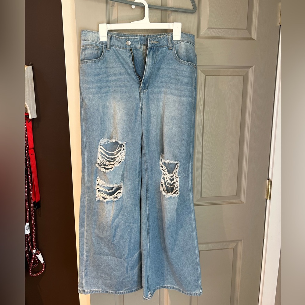 SHEIN wide leg distressed jeans. Size L.